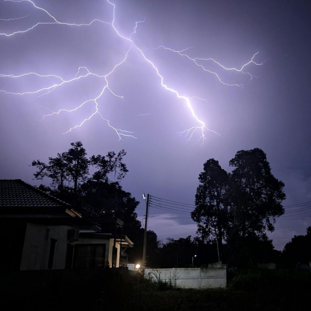 Metal Roofs and Lightning: Aerials and Starlink Explained